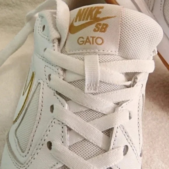 LIKE NEW Nike SB Gato Style Code: AT4607-100 White/Gold Size 8 - Picture 6 of 8